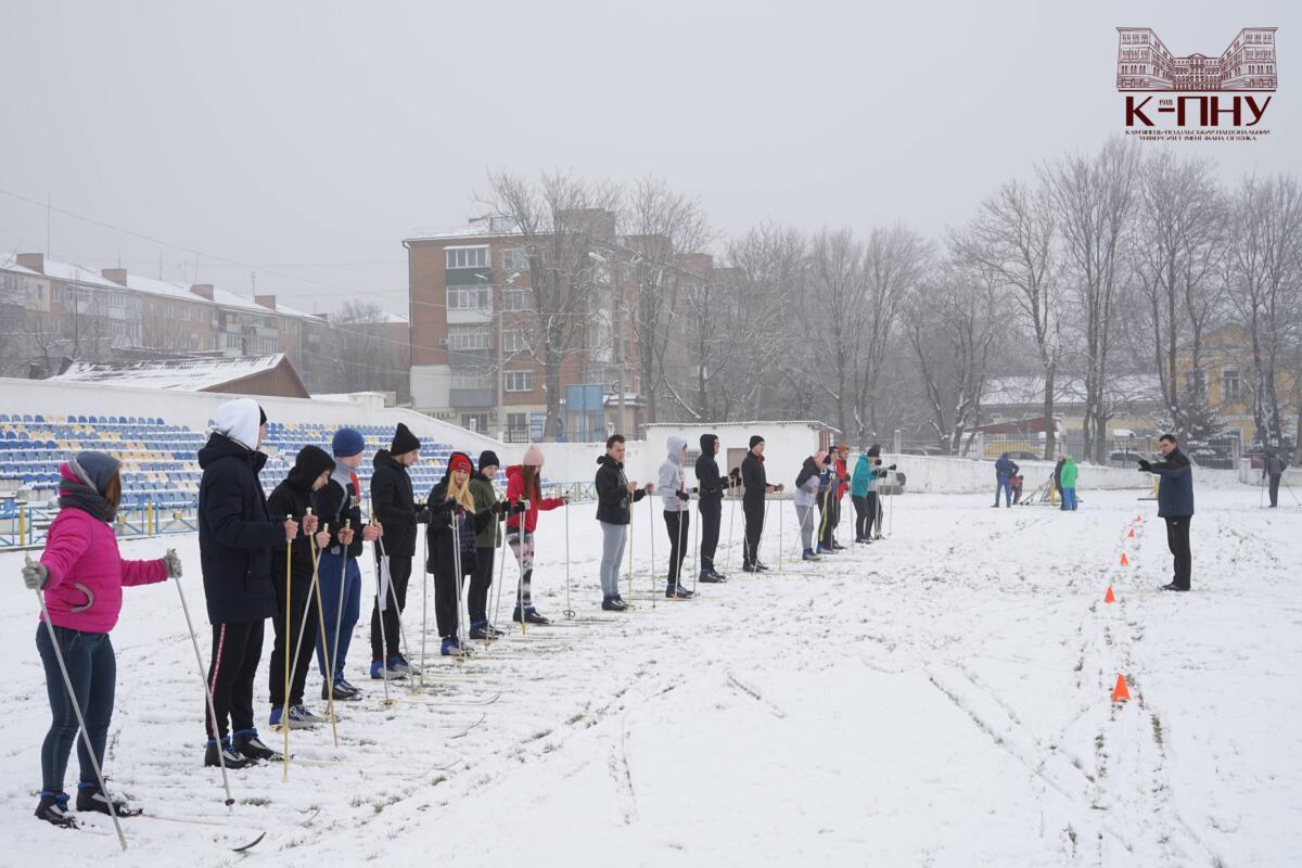 На стадіоні К-ПНУ відбувся олімпійський урок із лижної підготовки