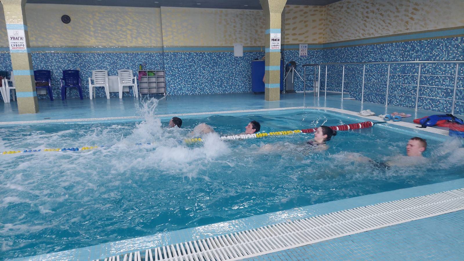 Здобувачі спеціальності 017 Фізична культура і спорт на практичних заняттях з плавання